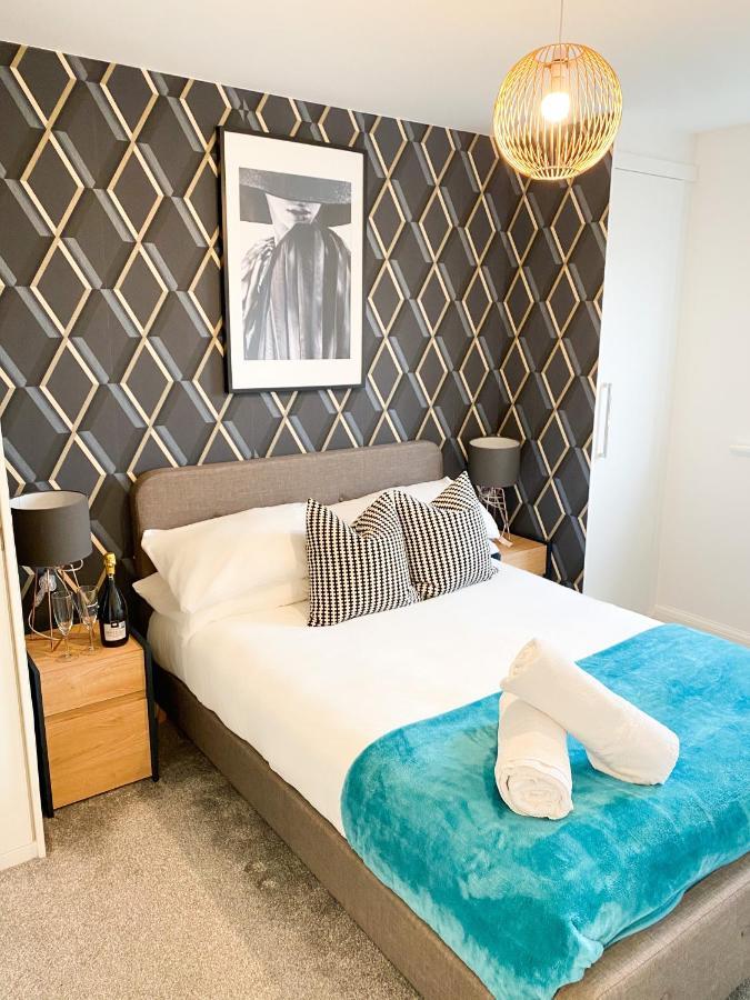 Tudors Esuites 3 Bed House Garden & Netflix Birmingham Extérieur photo