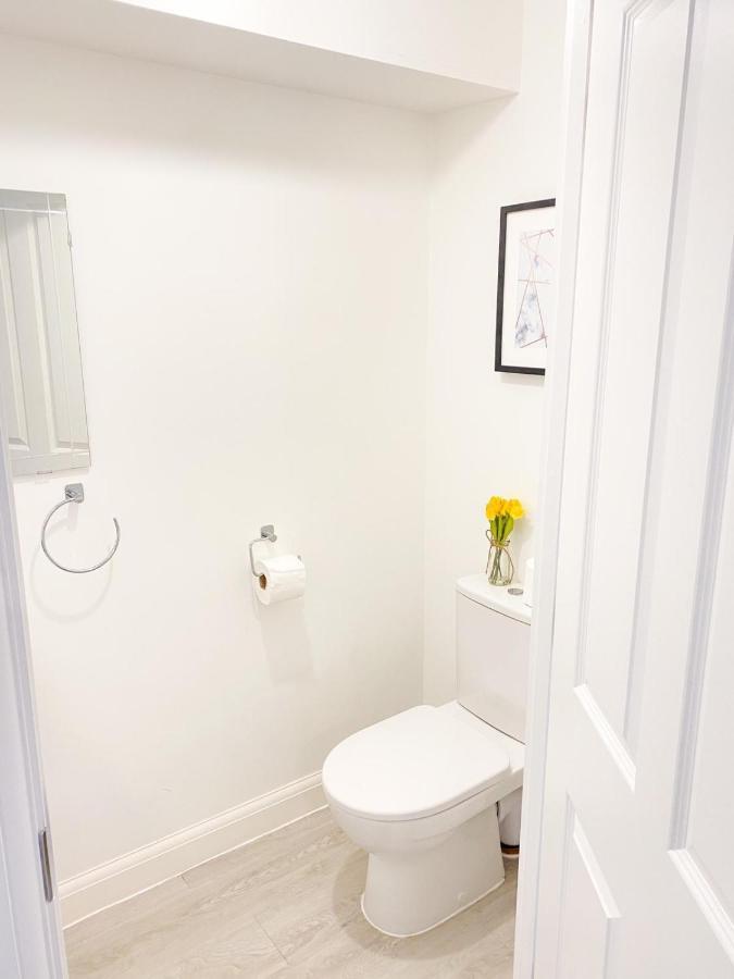 Tudors Esuites 3 Bed House Garden & Netflix Birmingham Extérieur photo