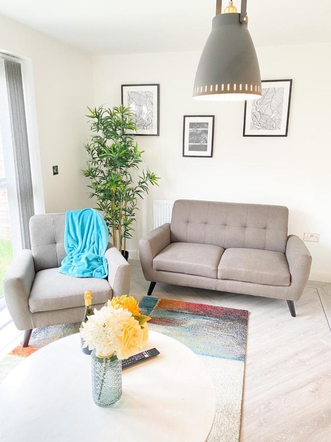 Tudors Esuites 3 Bed House Garden & Netflix Birmingham Extérieur photo