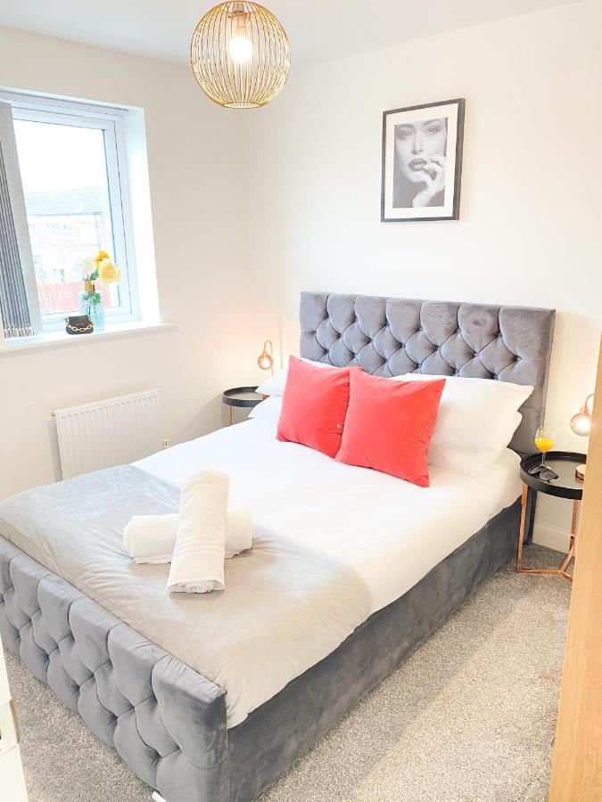 Tudors Esuites 3 Bed House Garden & Netflix Birmingham Extérieur photo