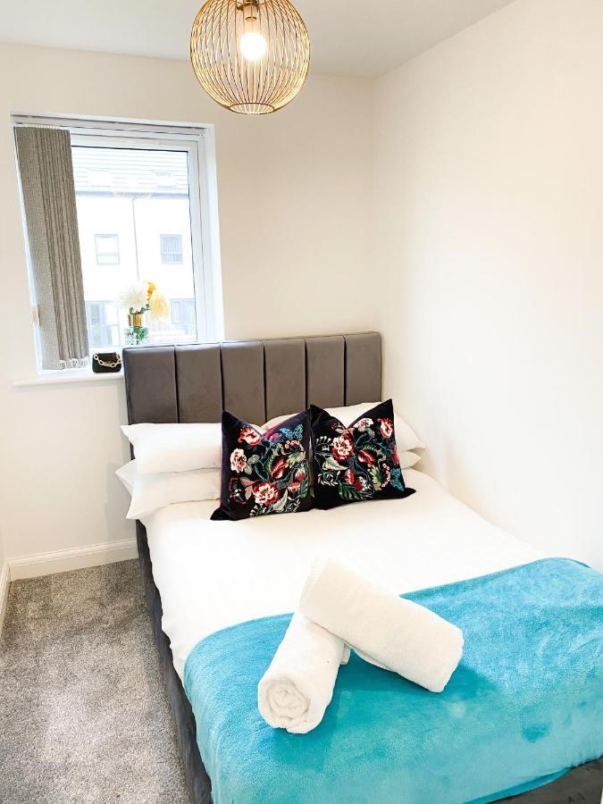 Tudors Esuites 3 Bed House Garden & Netflix Birmingham Extérieur photo